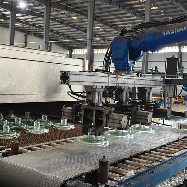 a insuladores de vidrio-factory.jpg